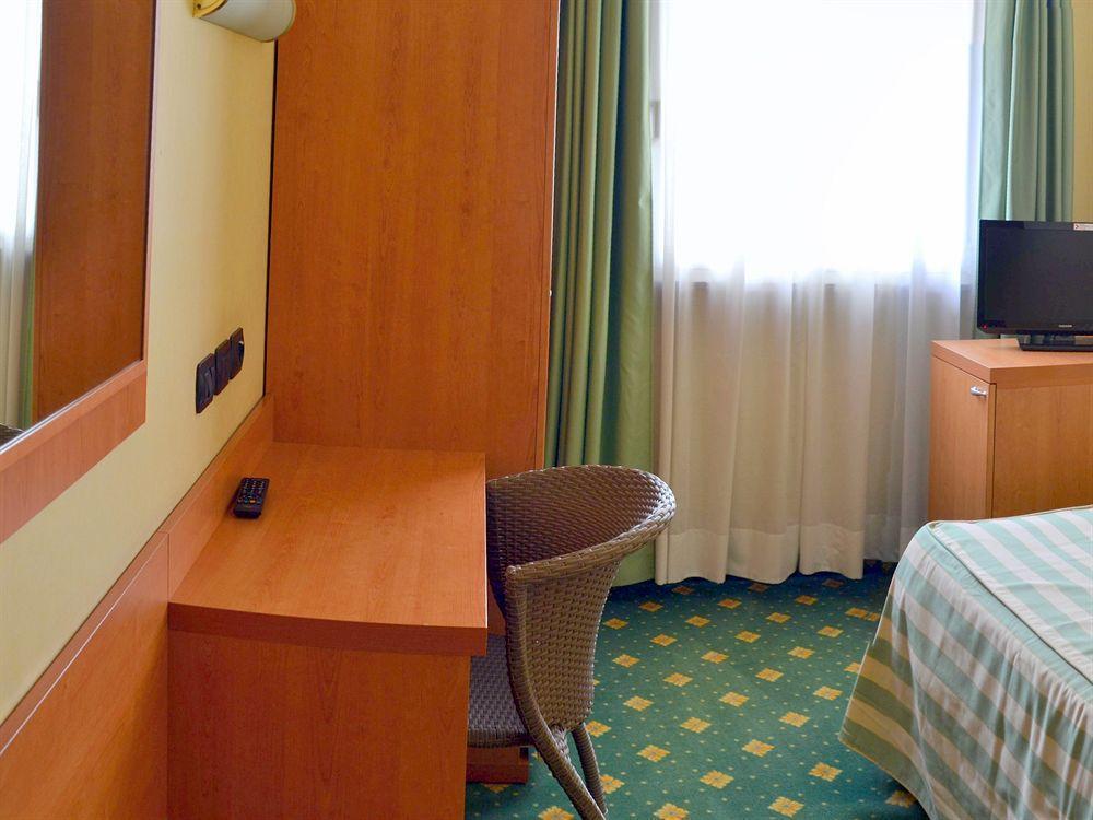 Hotel Embassy Pero Exteriör bild