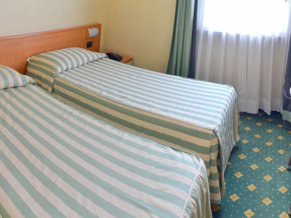Hotel Embassy Pero Exteriör bild